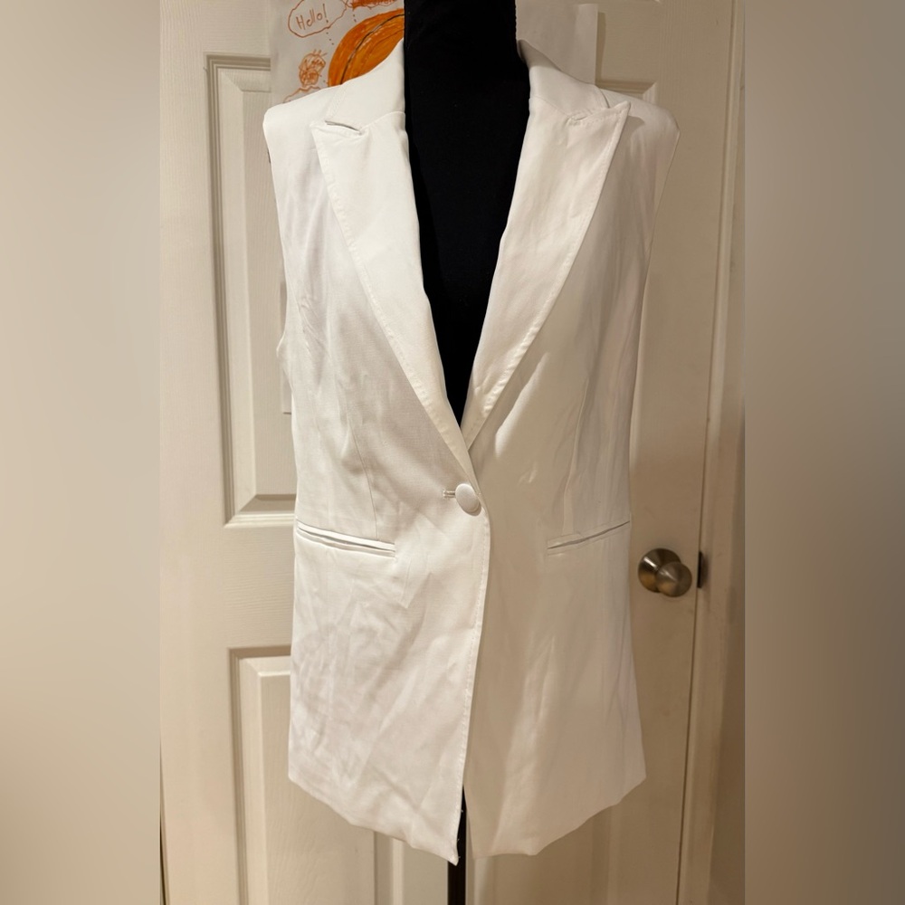 New Bagatelle Collection White Single Button Long Vest Top Size Medium